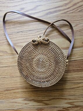 Round Woven Crossbody Bag in Tan